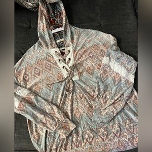 AndTheWhy Printed Hoodie Size XL Super cute. Cool contrasting fabric  (53)